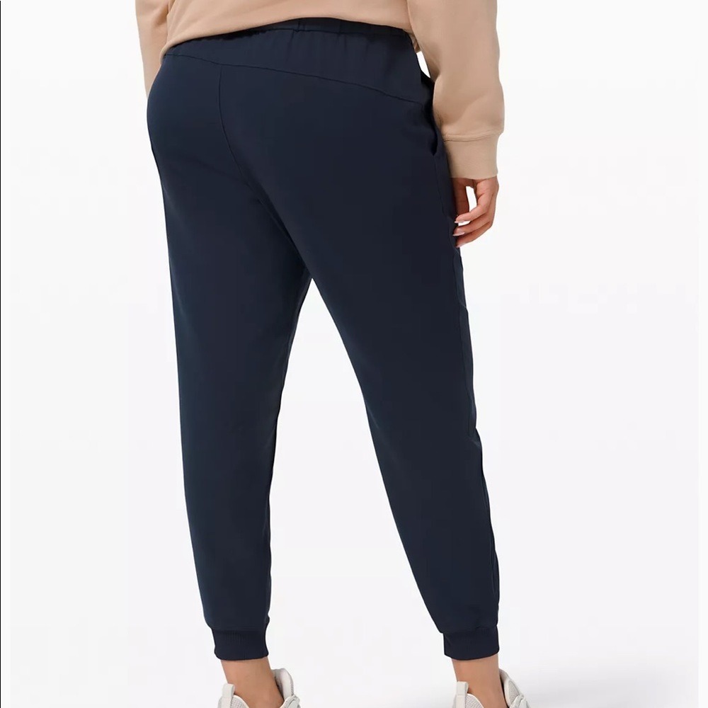 LULULEMON, on the fly joggers. Size 10.